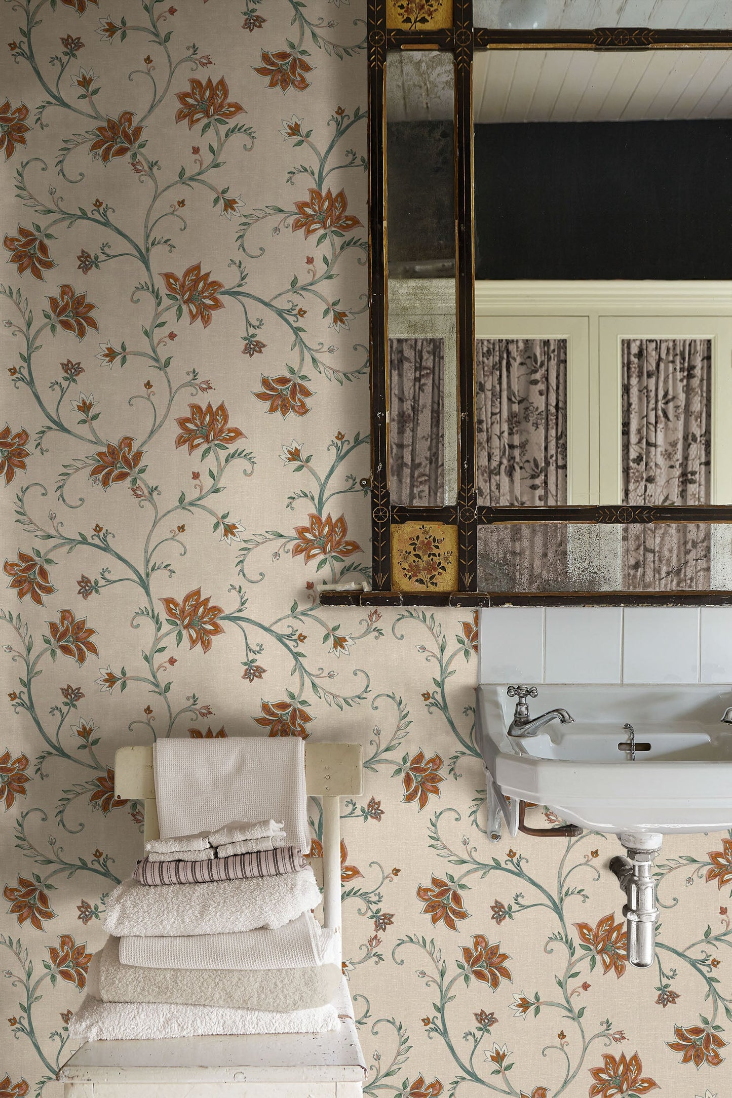 VCB00330 Lily Wallpaper