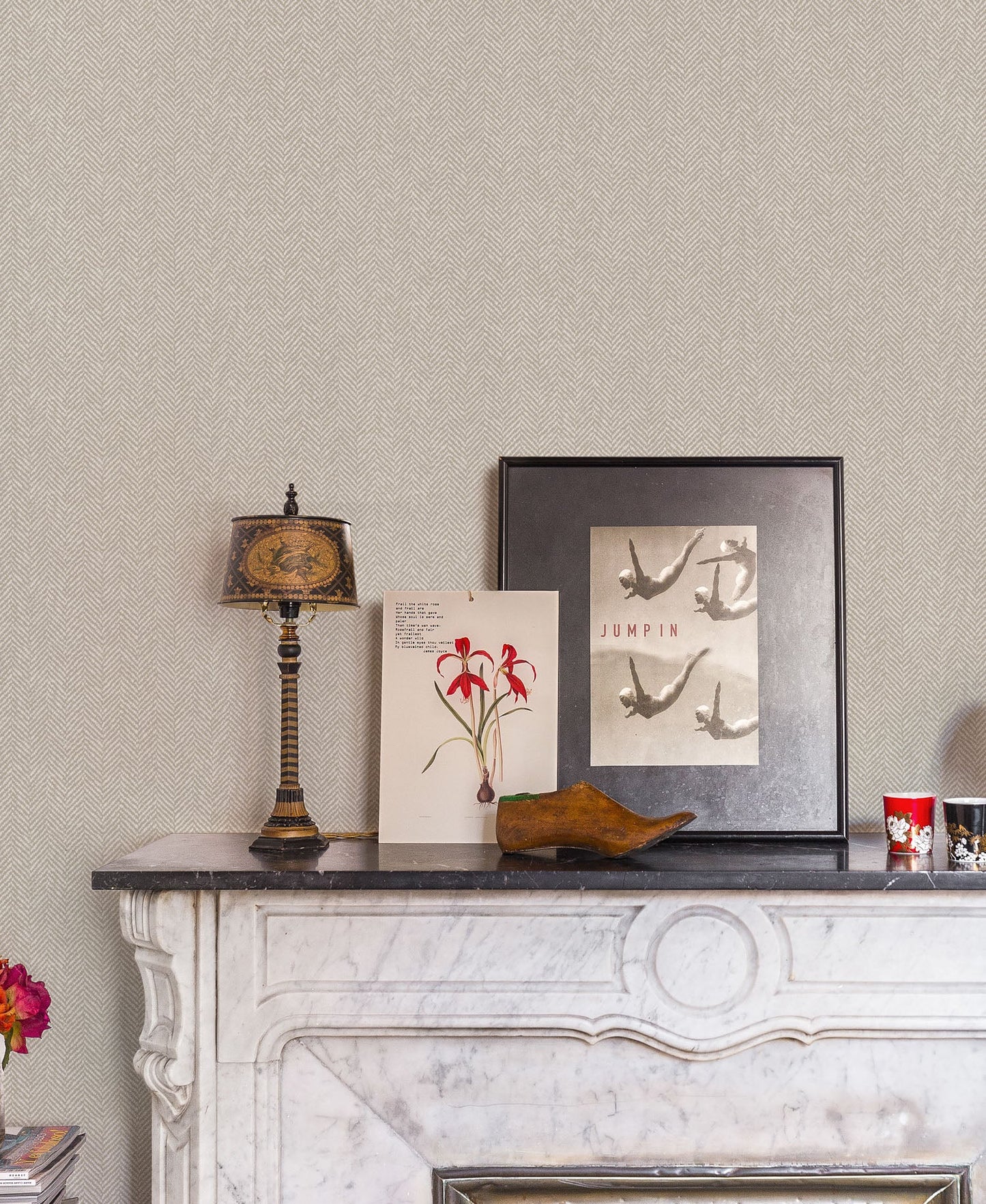 VCB00340 Spike Wallpaper